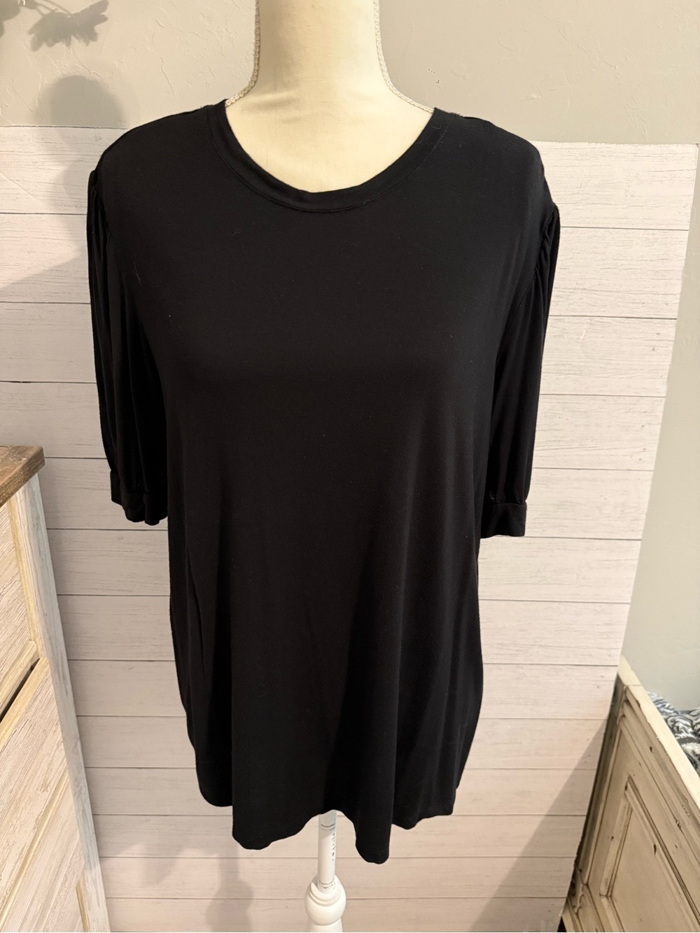 Time and Tru Black Short Sleeve Crewneck Top